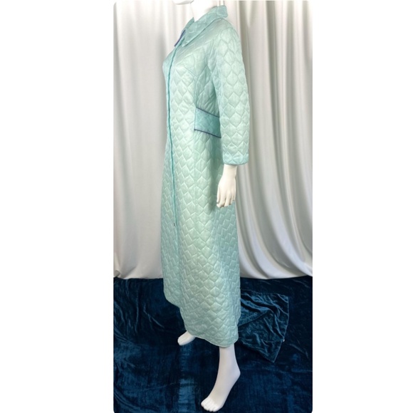 Vintage 60’s 70’s Long Quilted Bed Jacket in Soft Pastel Mint Green • Coat XS/S - Picture 9 of 10